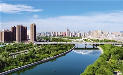 河邊的城市
描述已自動生成